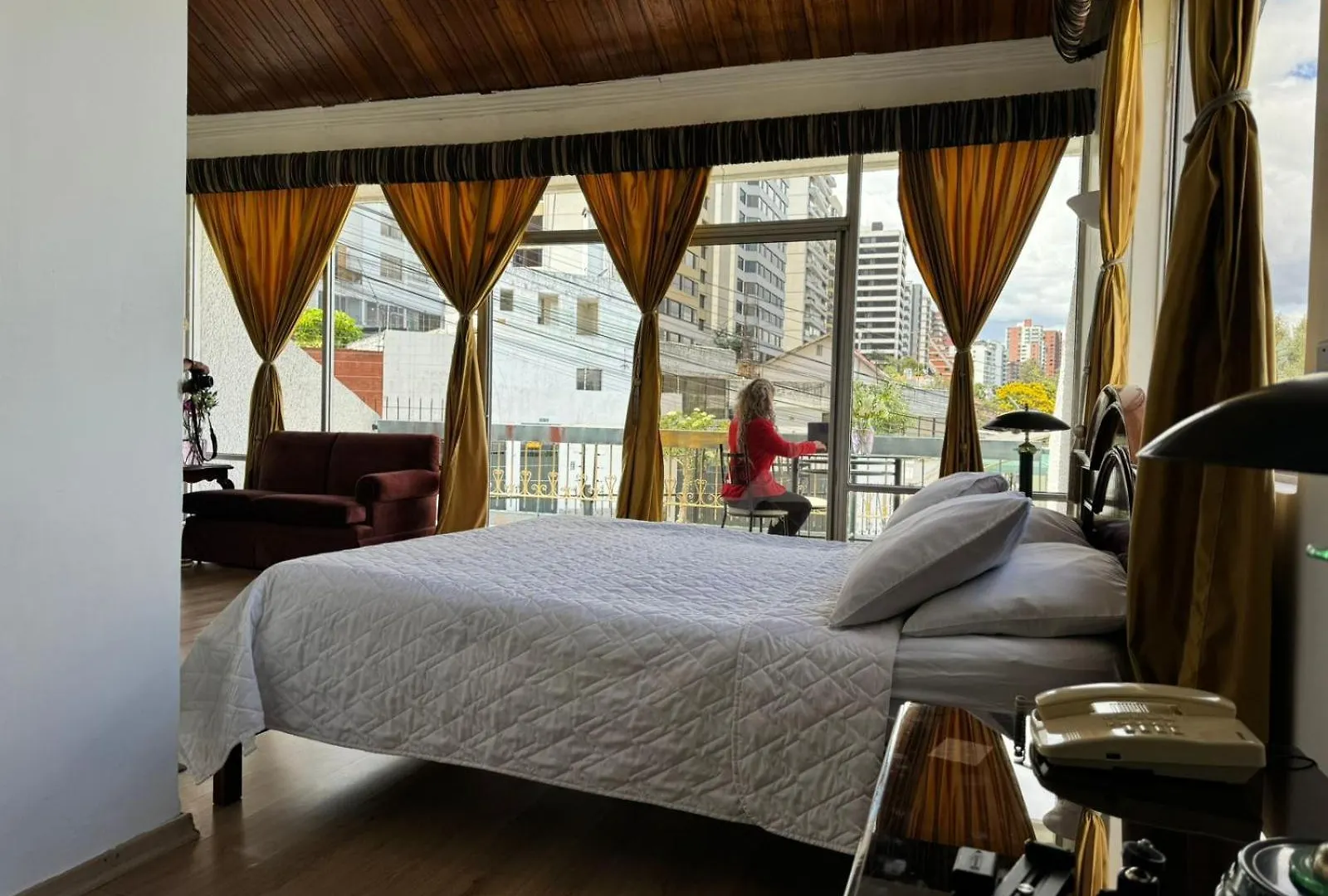 Suites & Hotel Gonzalez Suarez Quito 0*,