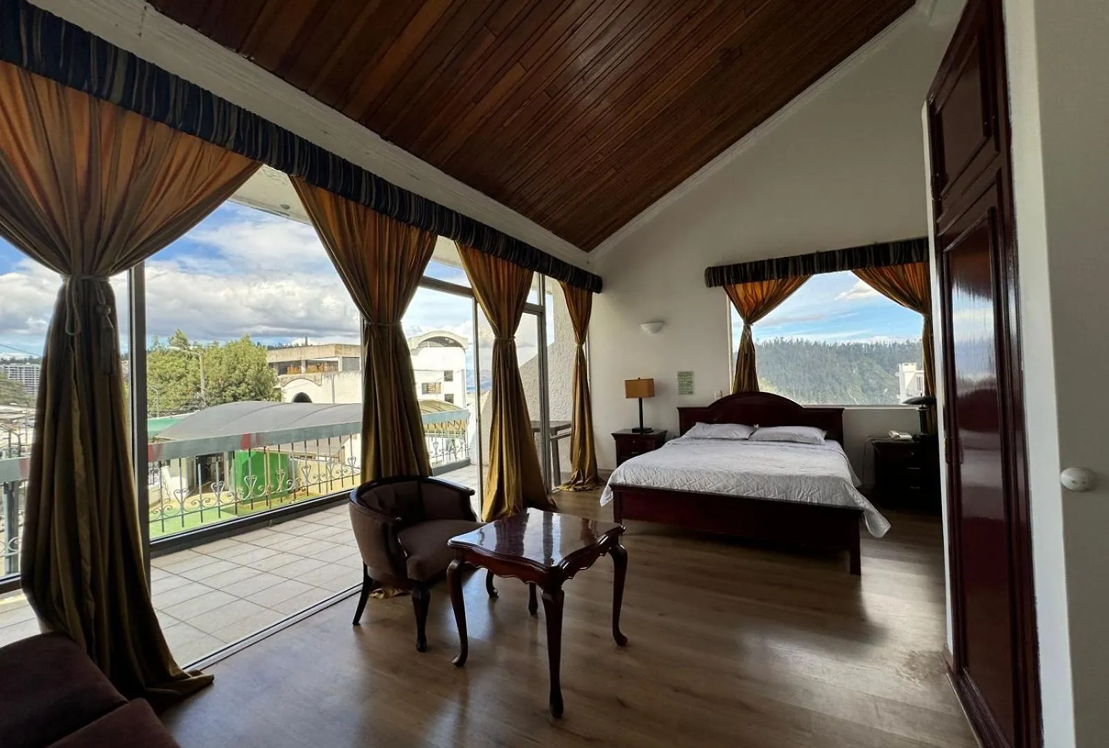 Suites & Hotel Gonzalez Suarez location